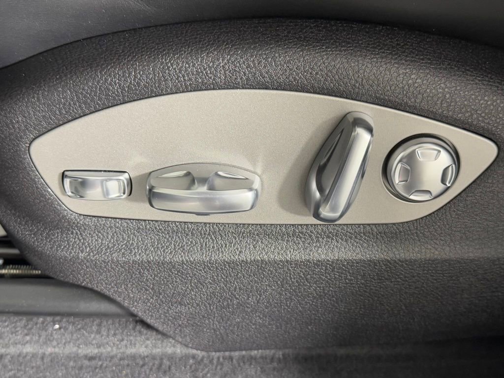 New 2026 Porsche Macan image 29