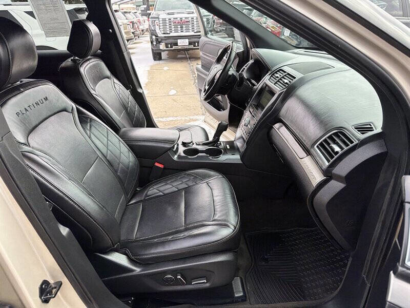 Used 2017 Ford Explorer Platinum image 23