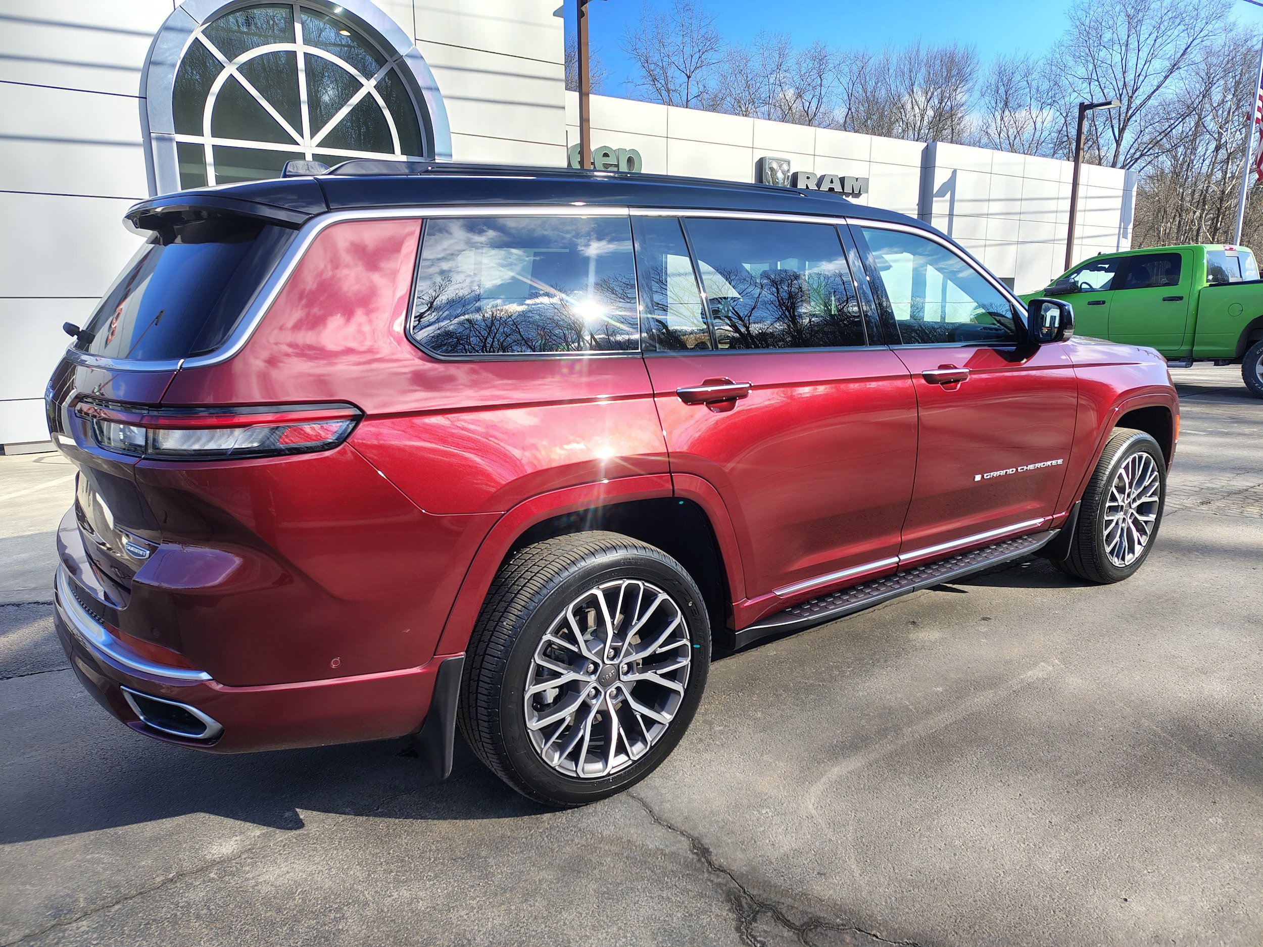 Certified 2025 Jeep Grand Cherokee L Summit AWD/4WD image 14