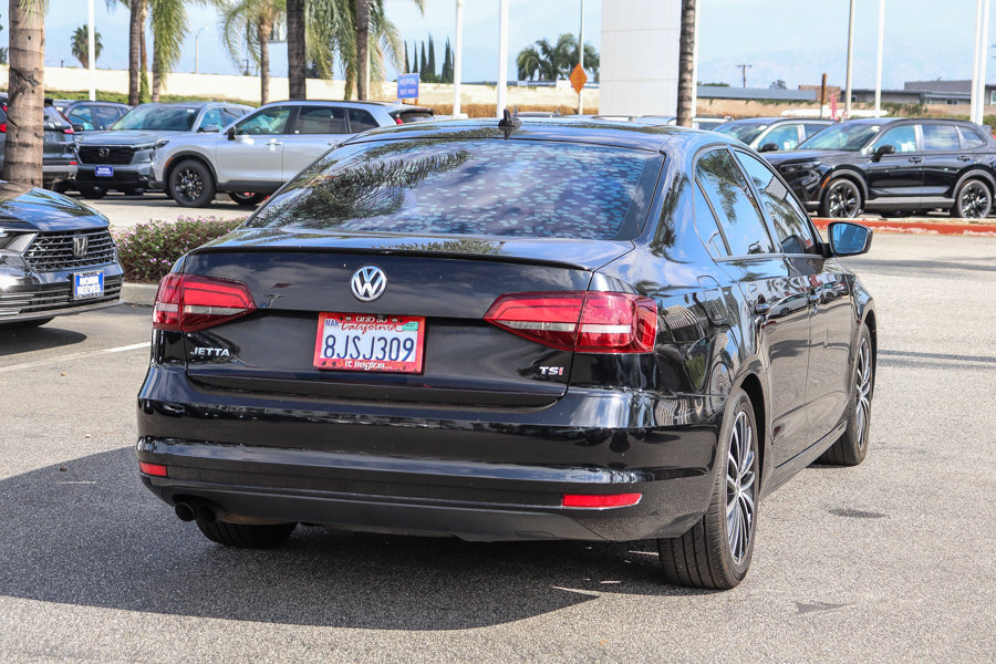 Used 2016 Volkswagen Jetta Sport w/ Lighting Package FWD image 9