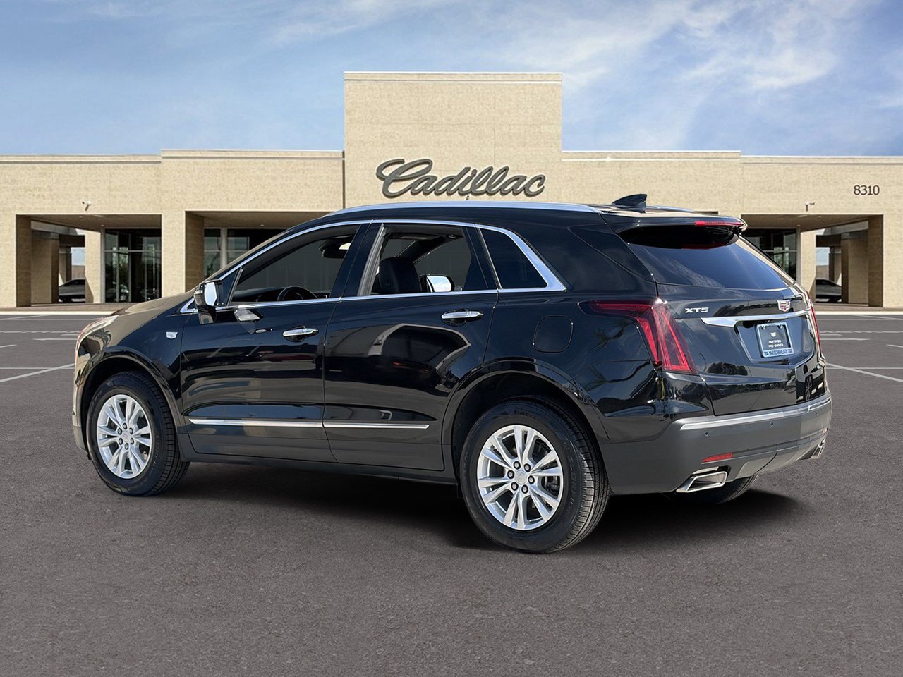 Certified 2024 Cadillac XT5 Luxury w/ LPO, Floor Liner Package FWD image 8