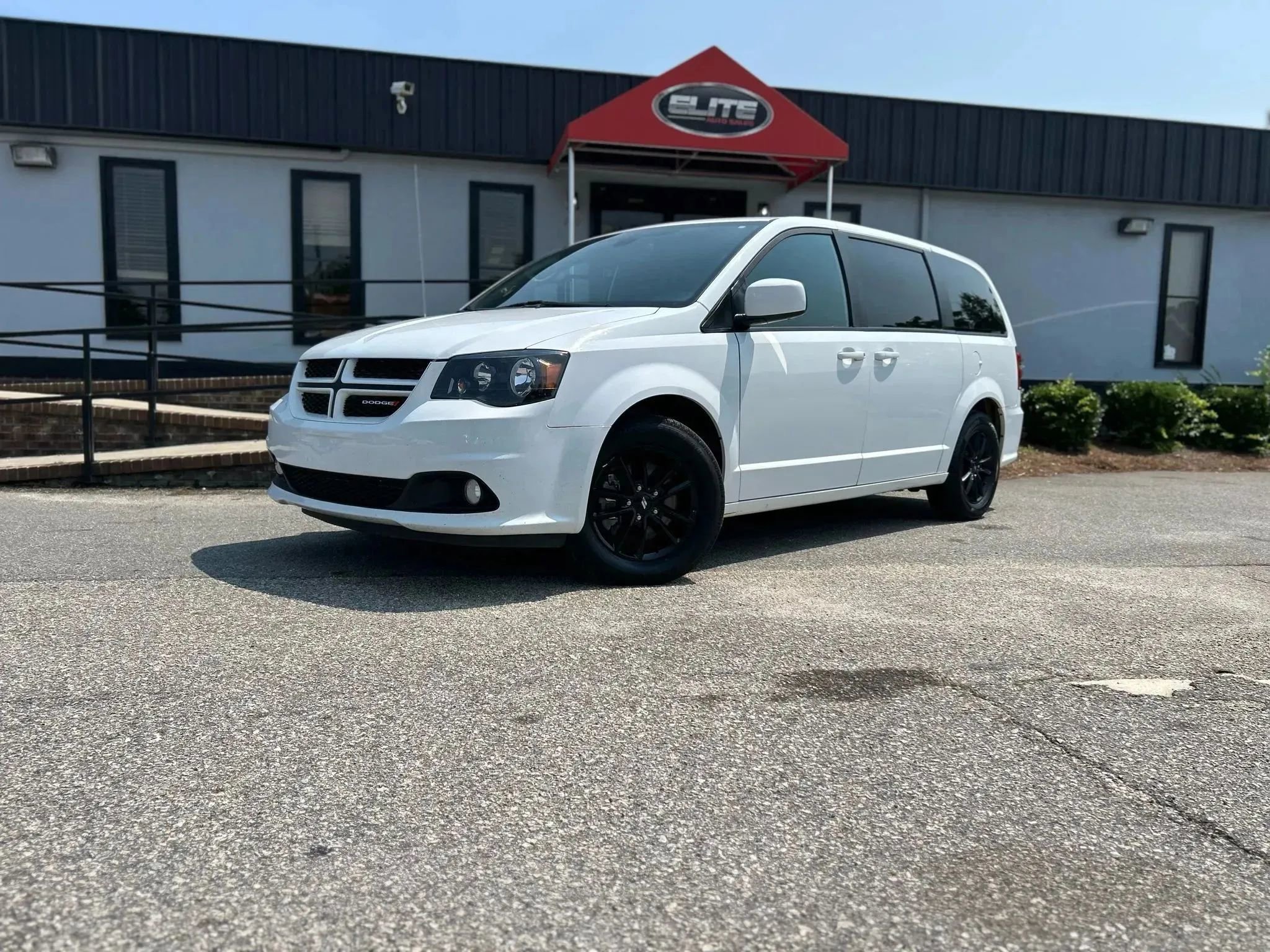 Used 2020 Dodge Grand Caravan GT image 2