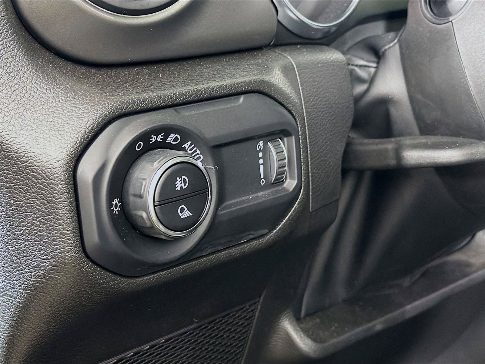 Used 2023 Jeep Gladiator Sport AWD/4WD image 17