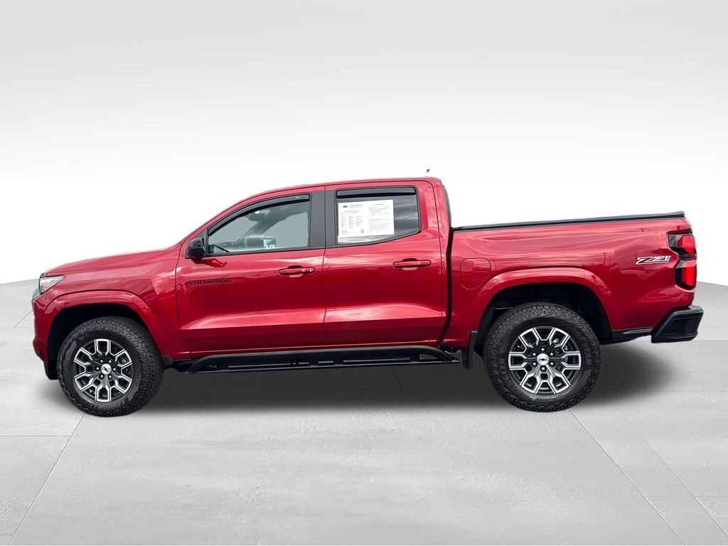 Used 2025 Chevrolet Colorado Z71 w/ Technology Package AWD/4WD image 2