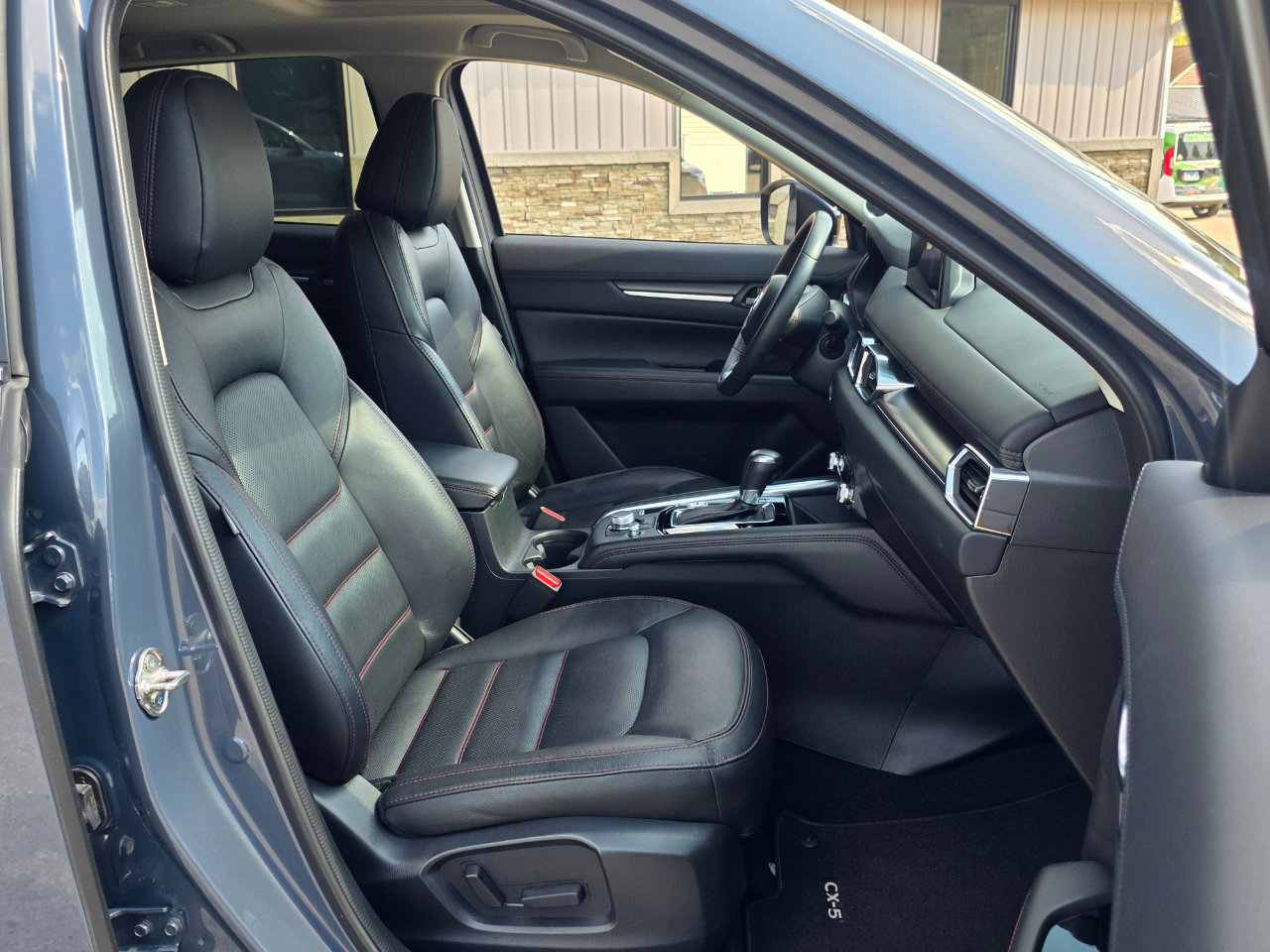 Used 2025 MAZDA CX-5 Carbon Edition image 28