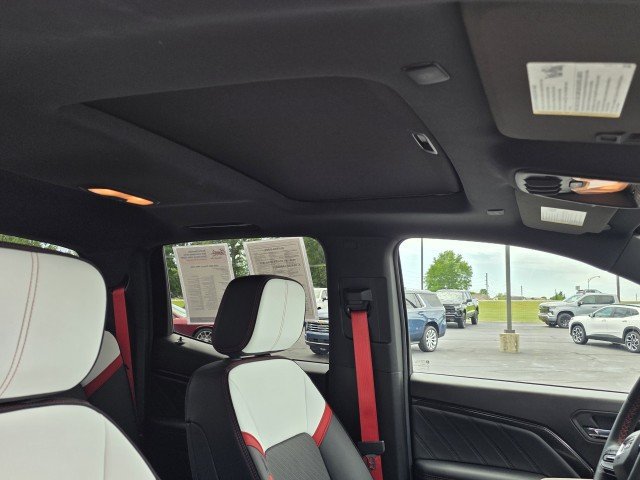 Used 2026 GMC Canyon AT4X AWD/4WD image 2