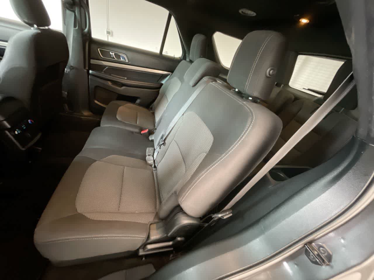 Used 2018 Ford Explorer XLT AWD/4WD image 22