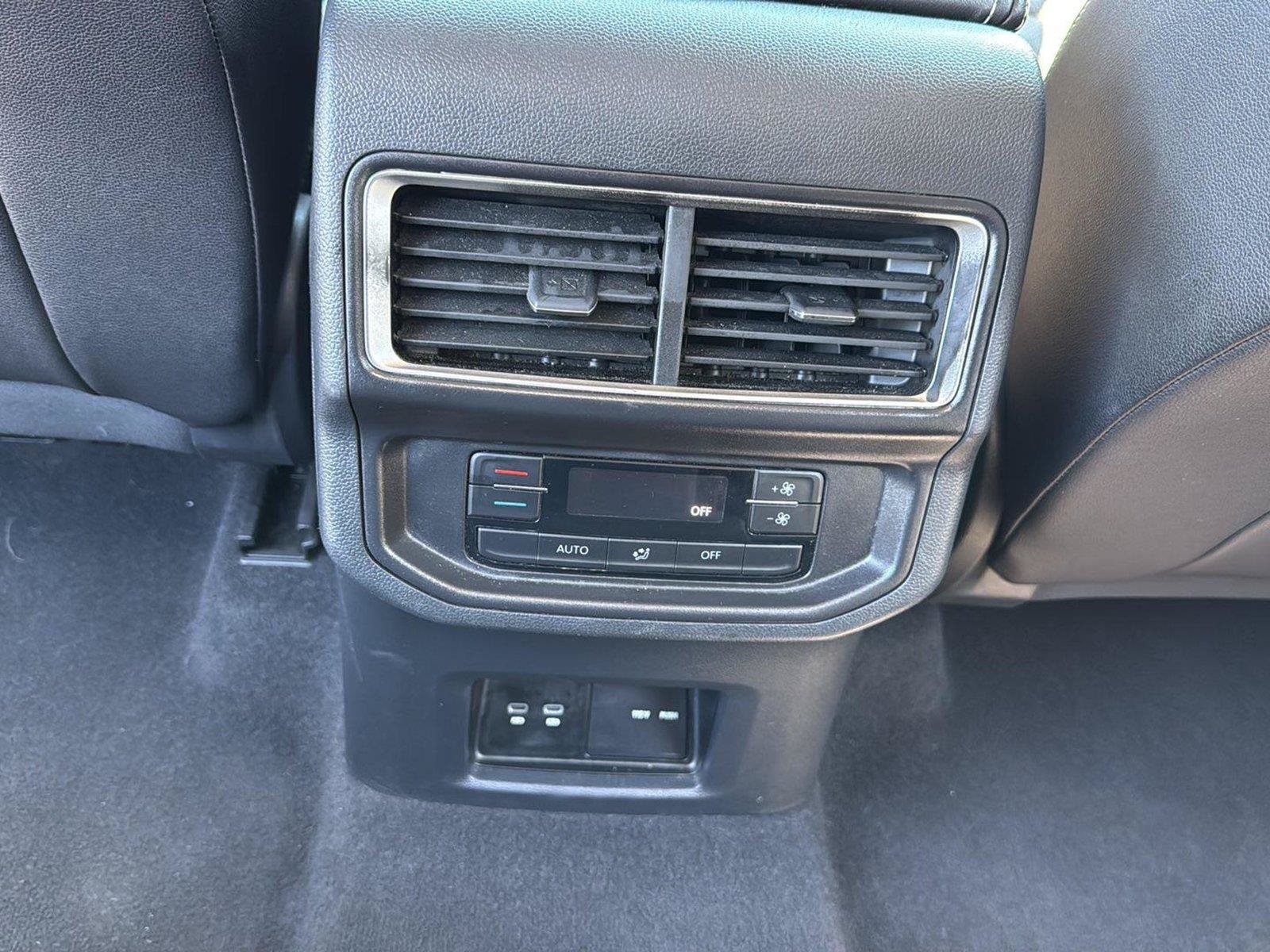 Used 2025 Volkswagen Atlas SE AWD/4WD image 24