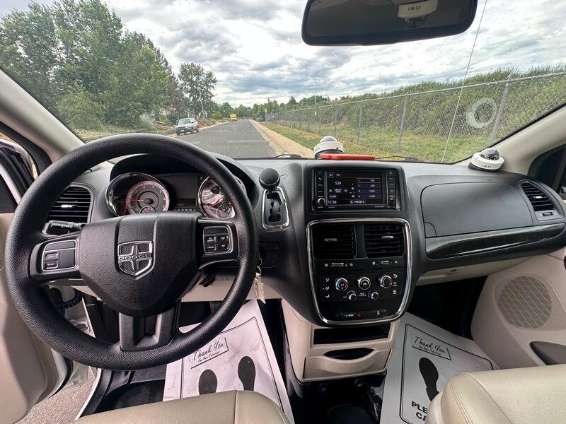 Used 2019 Dodge Grand Caravan SE image 24