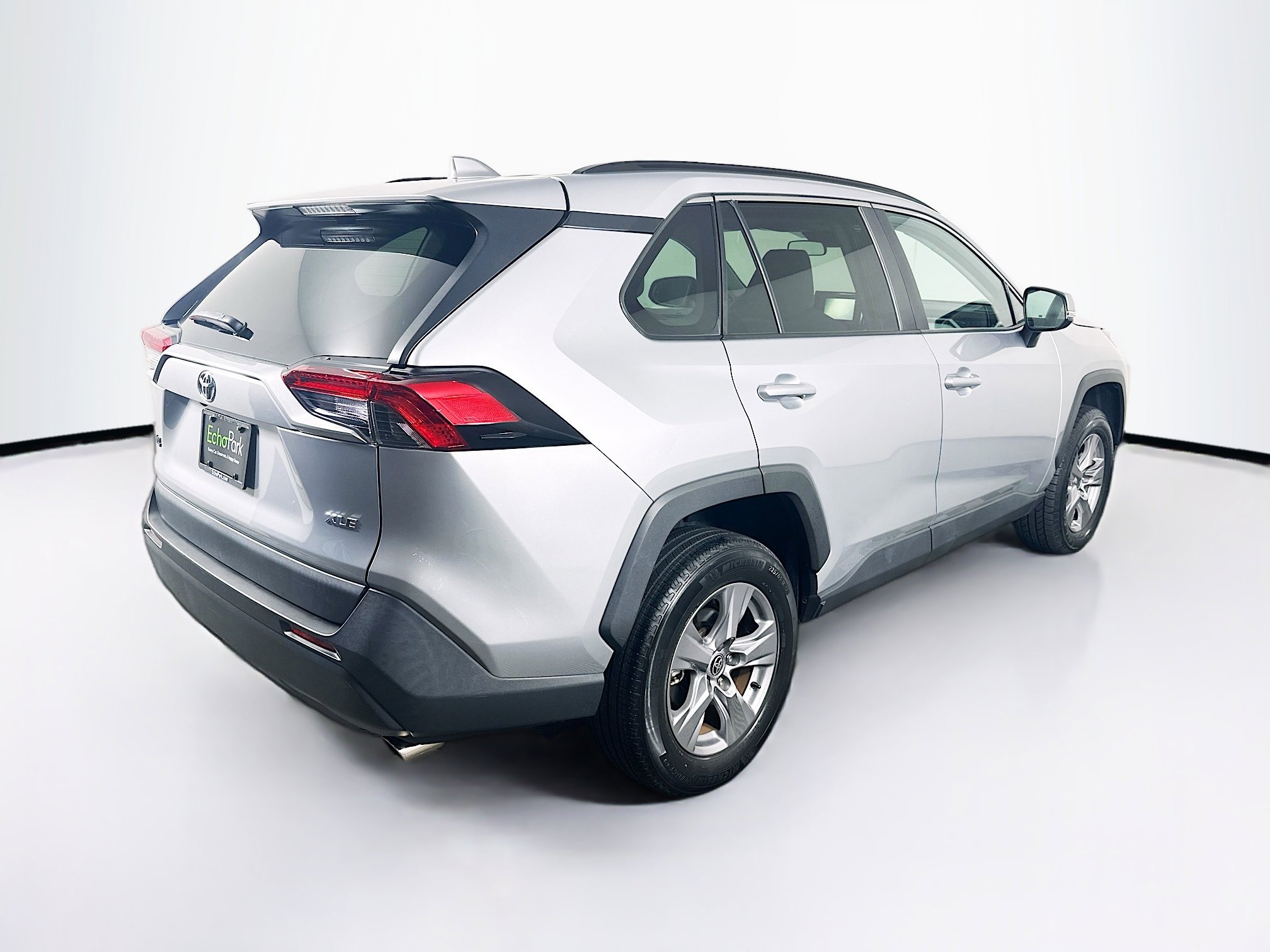 Used 2022 Toyota RAV4 XLE image 9