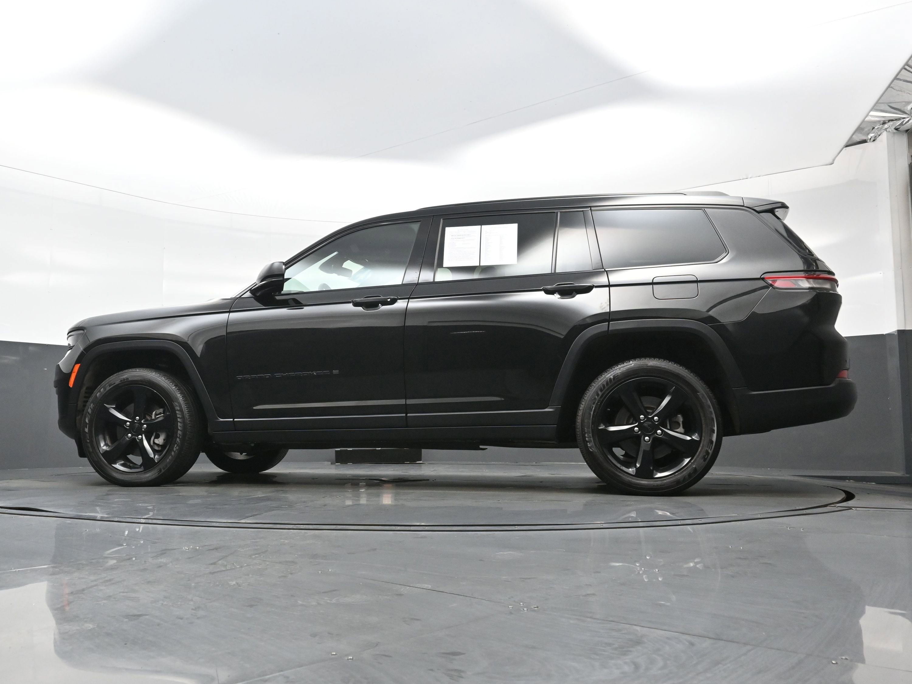 Used 2025 Jeep Grand Cherokee L Altitude image 27