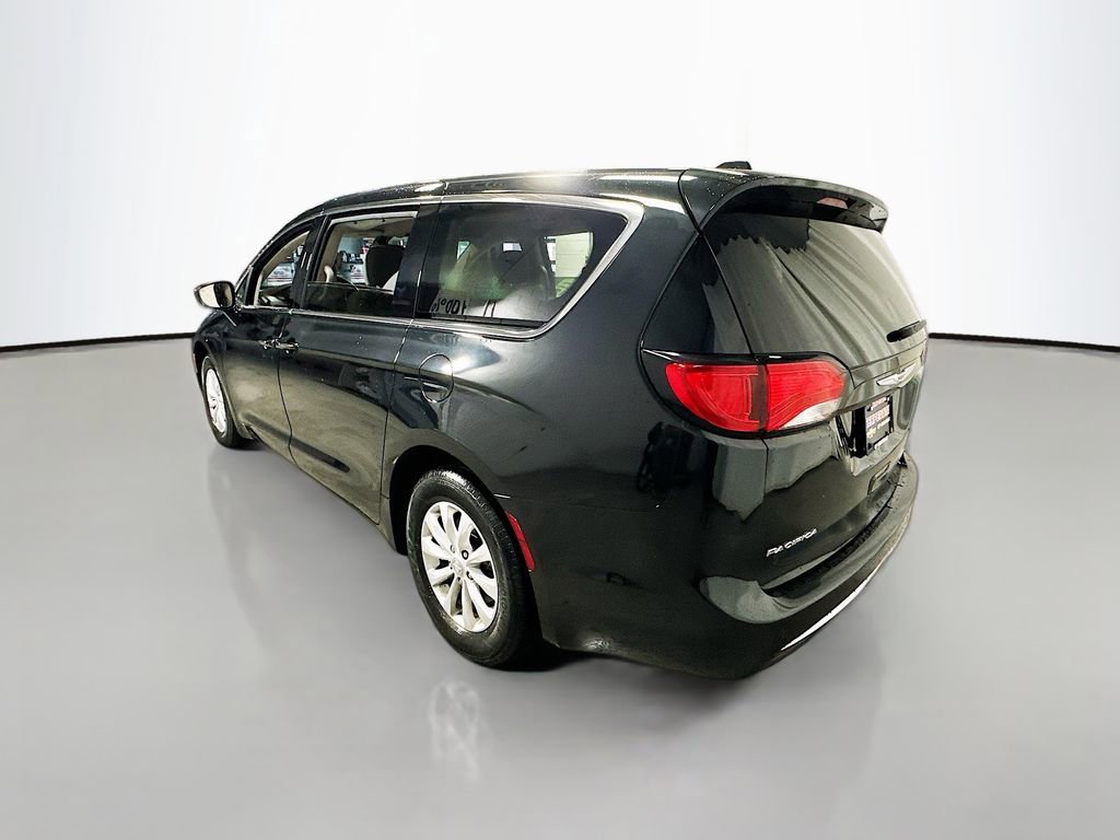 Used 2020 Chrysler Pacifica Touring image 6