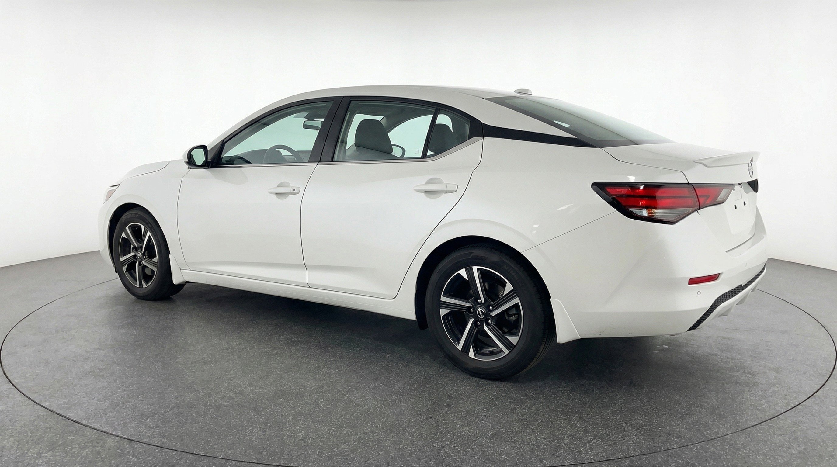 Used 2025 Nissan Sentra SV image 6