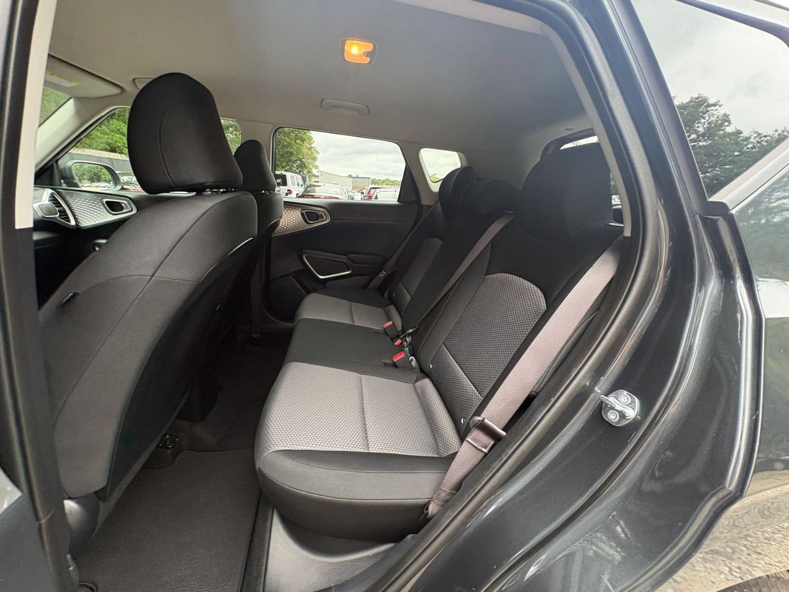 Used 2025 Kia Soul LX w/ LX Technology Package FWD image 23