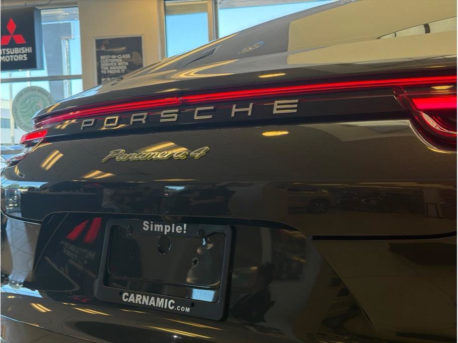 Used 2018 Porsche Panamera 4 AWD/4WD image 31