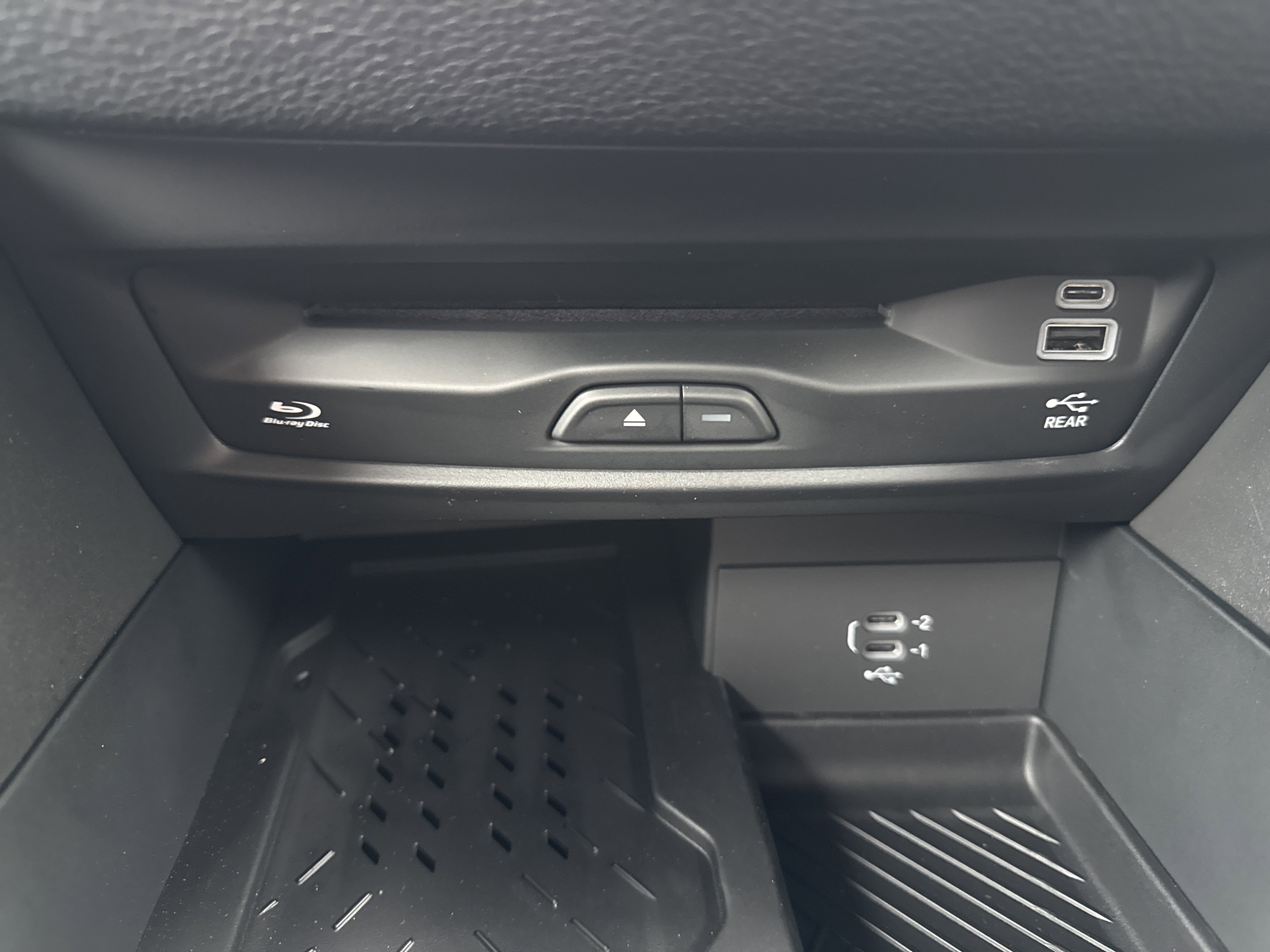 New 2026 Chrysler Pacifica Limited w/ Uconnect Theater Family Group image 26