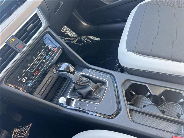 New 2025 Volkswagen Taos SE image 13