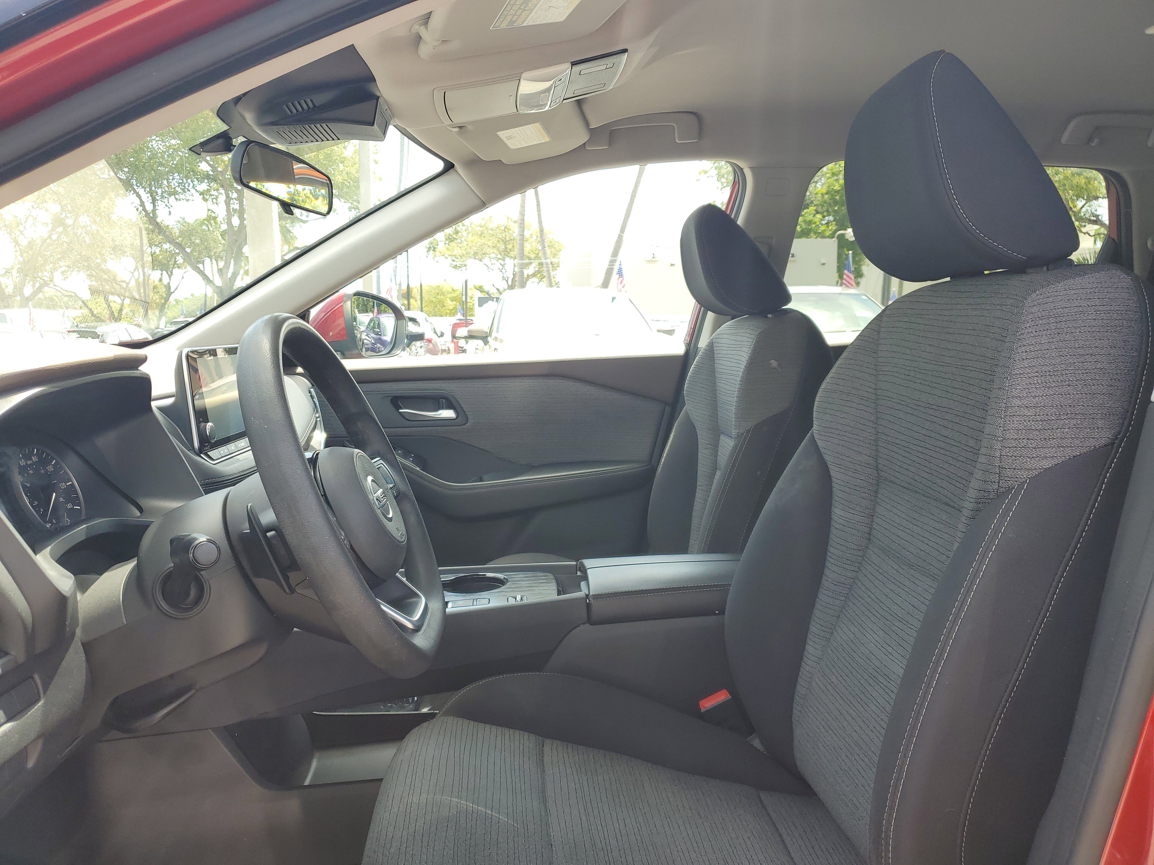 Used 2021 Nissan Rogue SV image 9