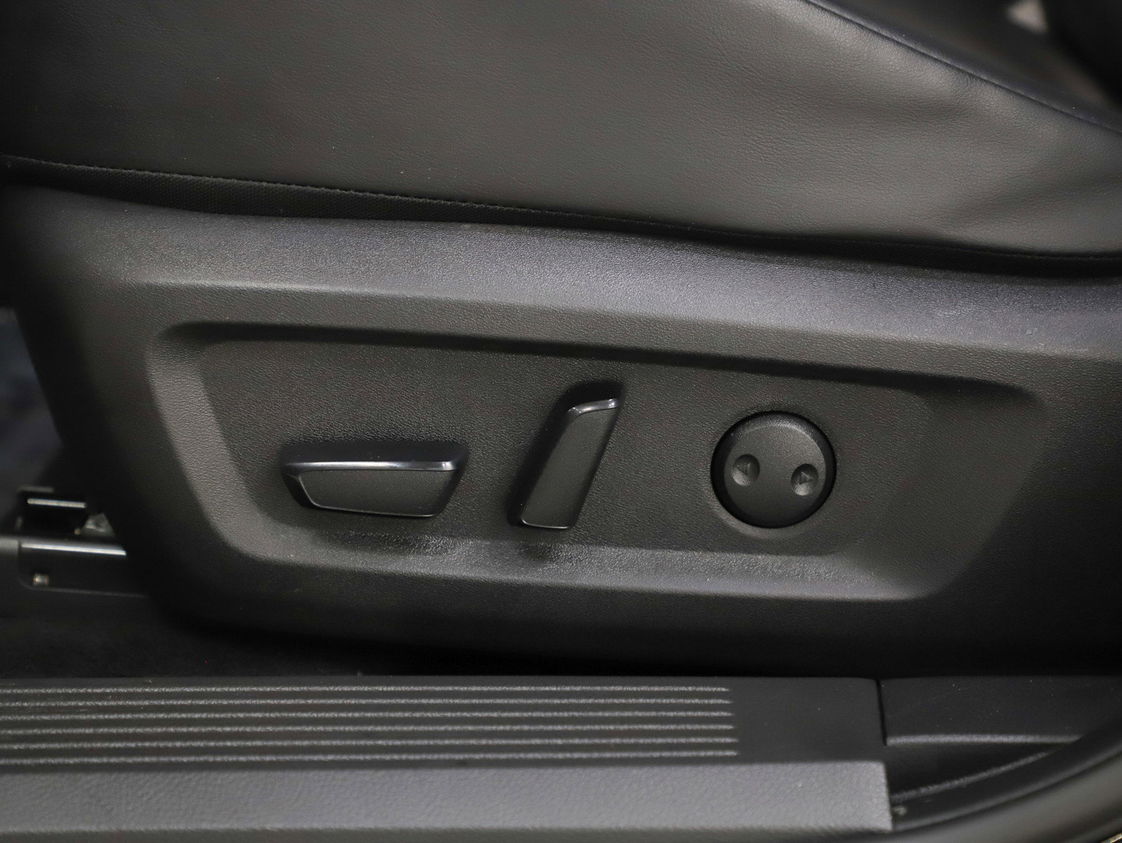 Used 2024 Nissan Rogue SV w/ SV Premium Package image 29