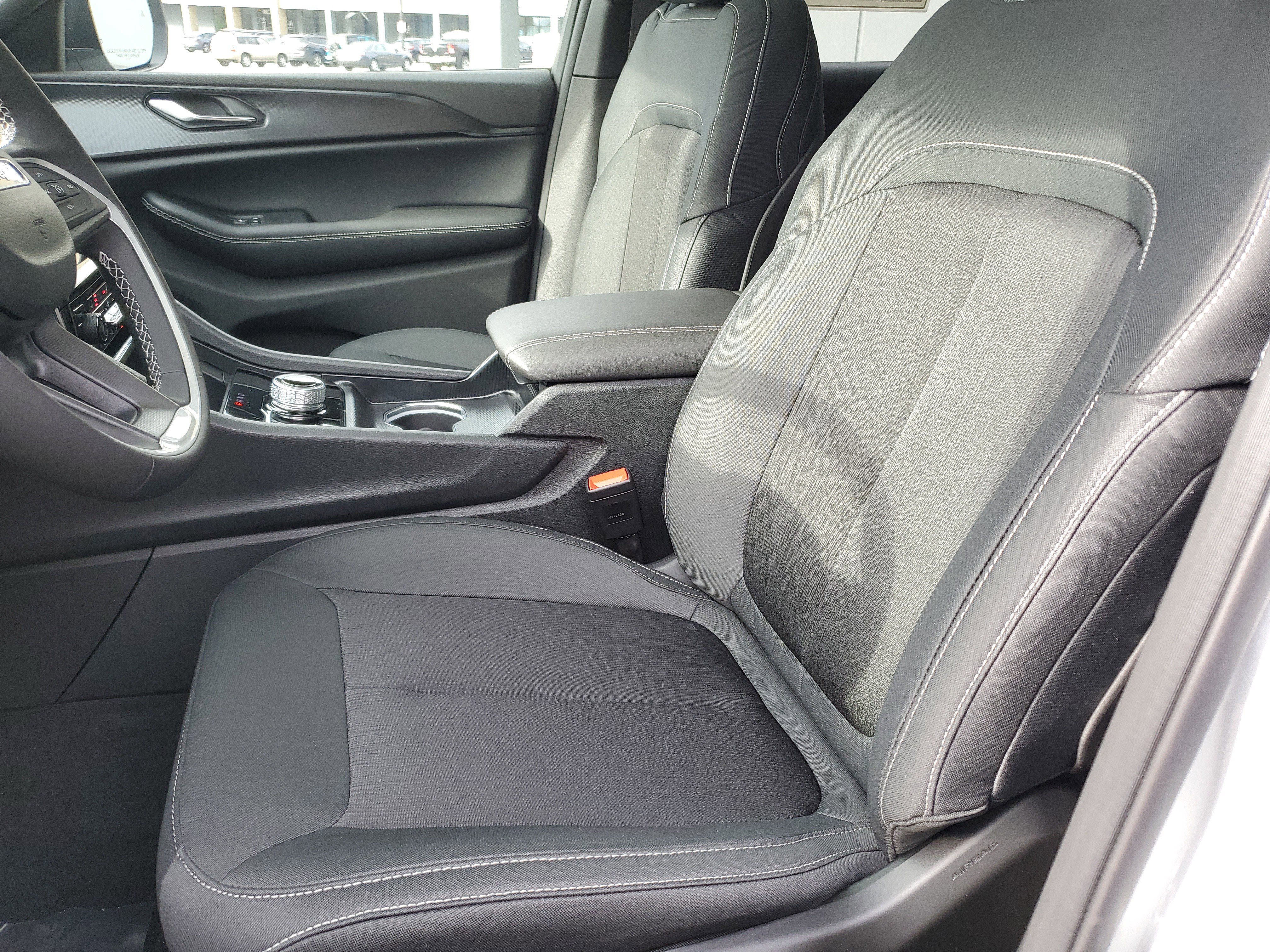 New 2025 Jeep Grand Cherokee Laredo w/ Luxury Tech Group I image 22