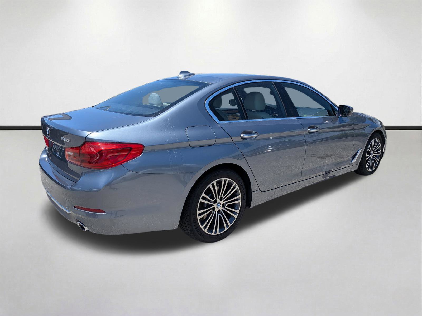 Used 2018 BMW 530i RWD image 4