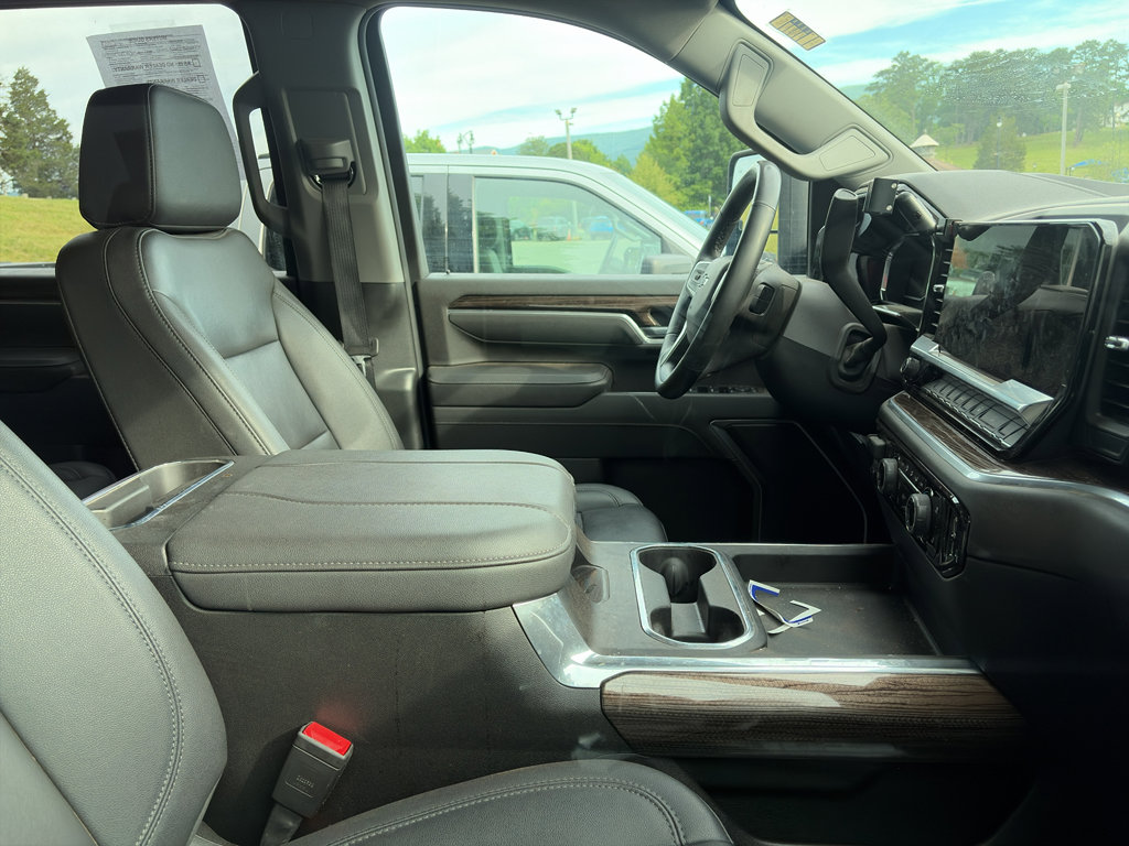 Used 2025 Chevrolet Silverado 2500 LT w/ Trail Boss Package AWD/4WD image 5