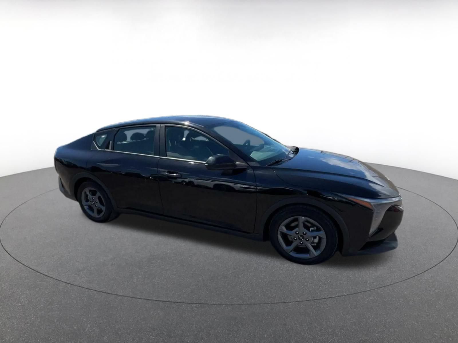 Used 2025 Kia K4 FWD image 2