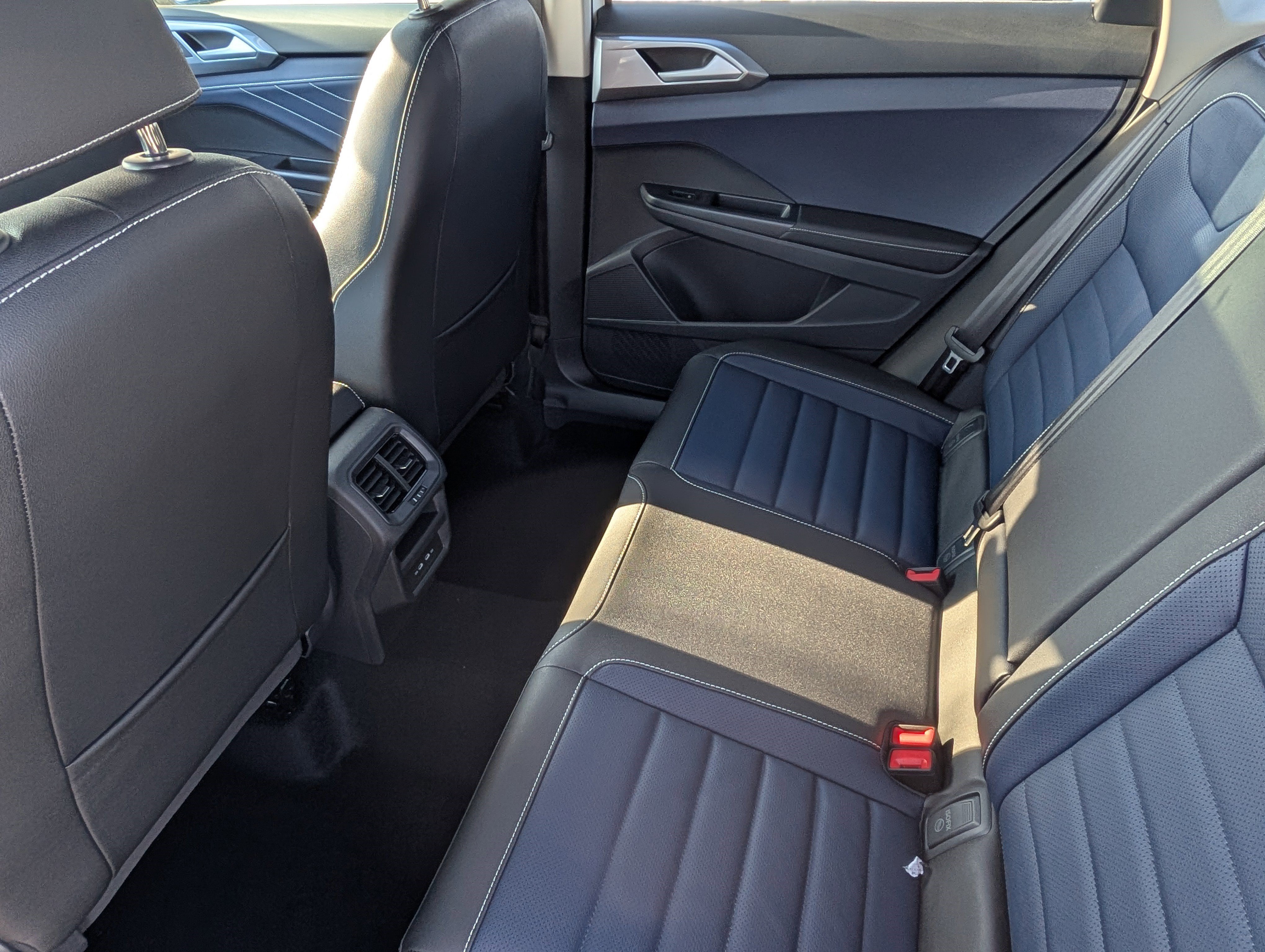 New 2026 Volkswagen Taos SEL AWD/4WD image 8