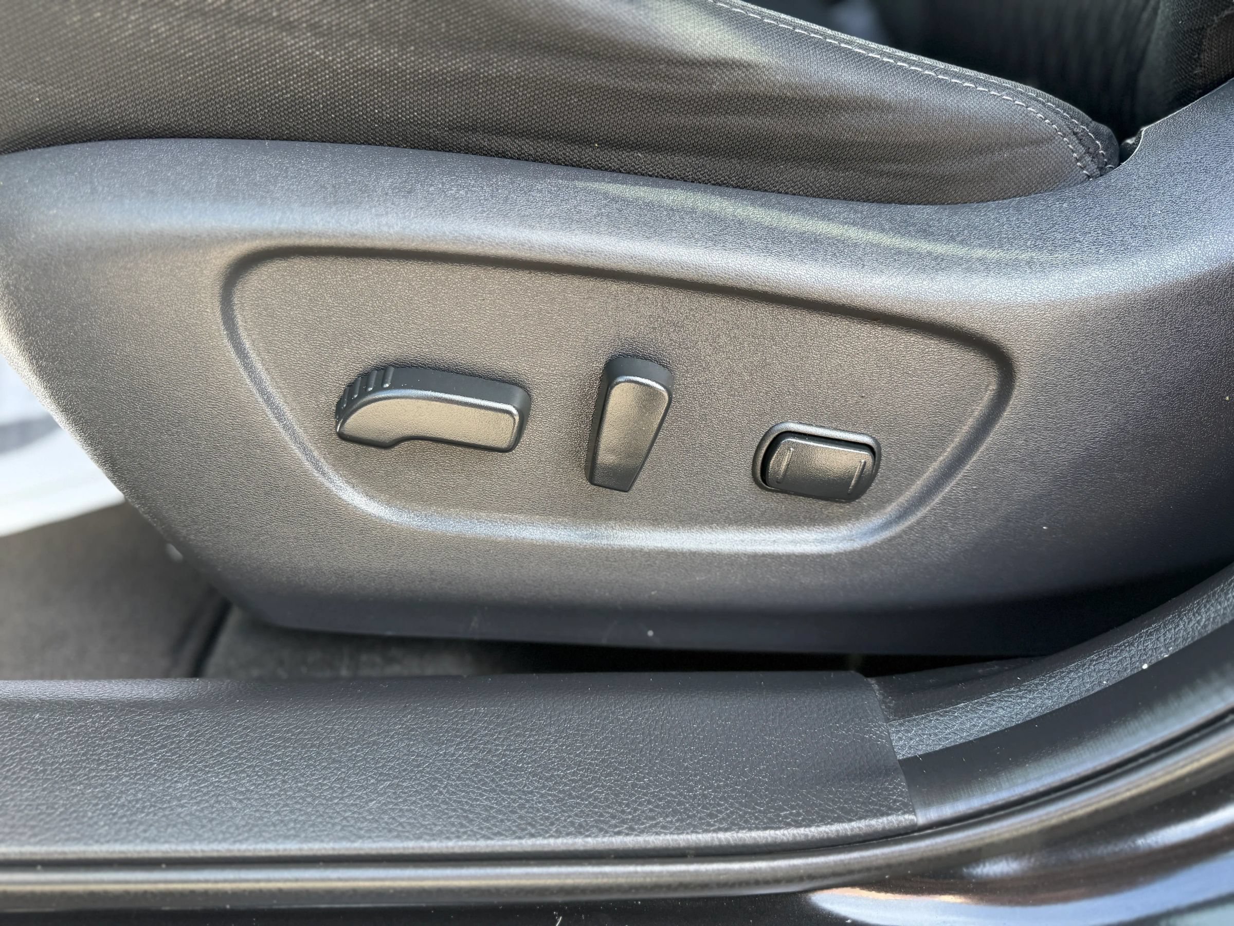 Used 2020 Nissan Rogue SV FWD image 18