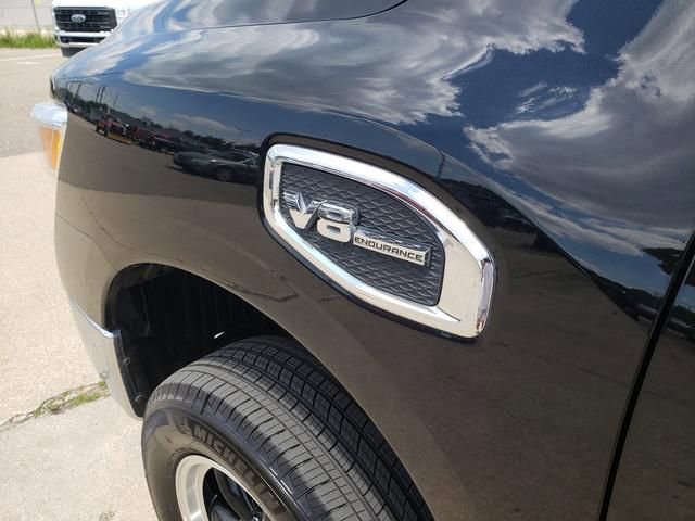 Used 2018 Nissan Titan SV AWD/4WD image 11