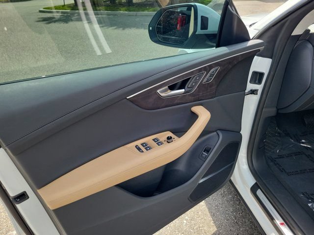 Certified 2025 Audi Q8 Prestige w/ Prestige Package AWD/4WD image 18