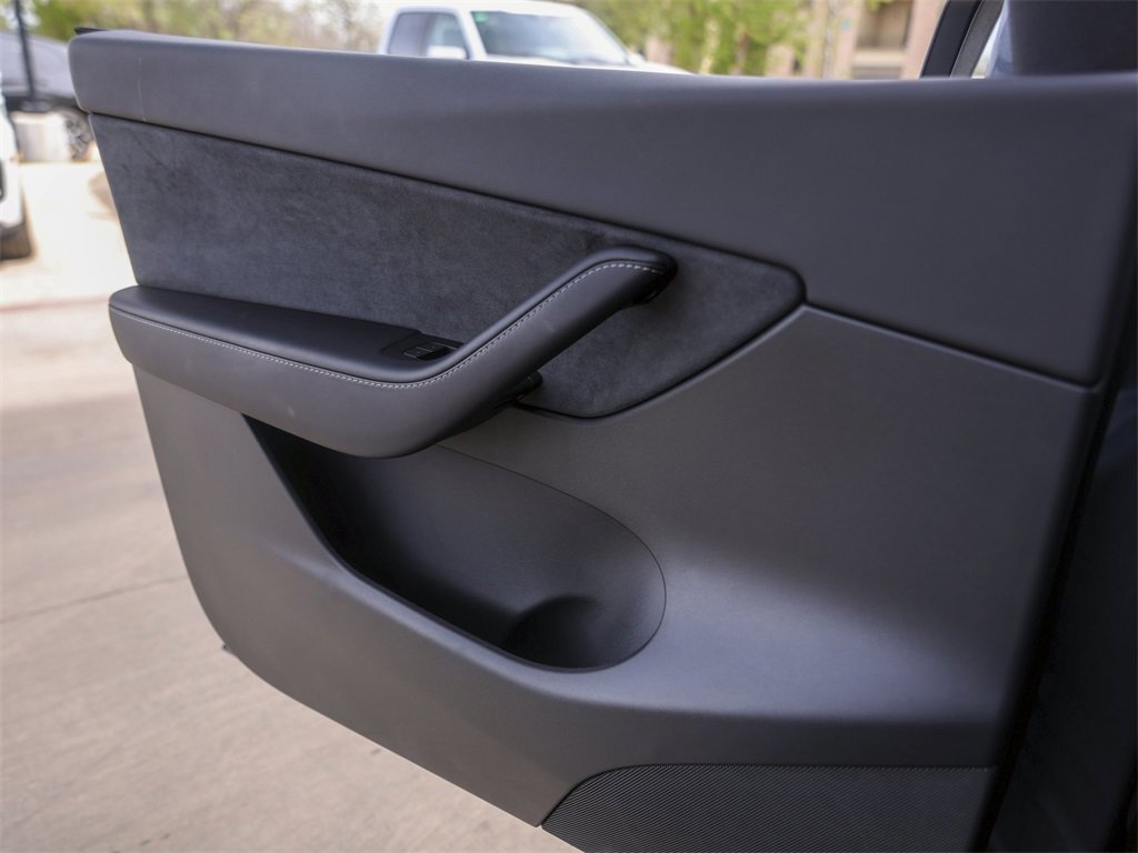 Used 2022 Tesla Model Y Performance image 24