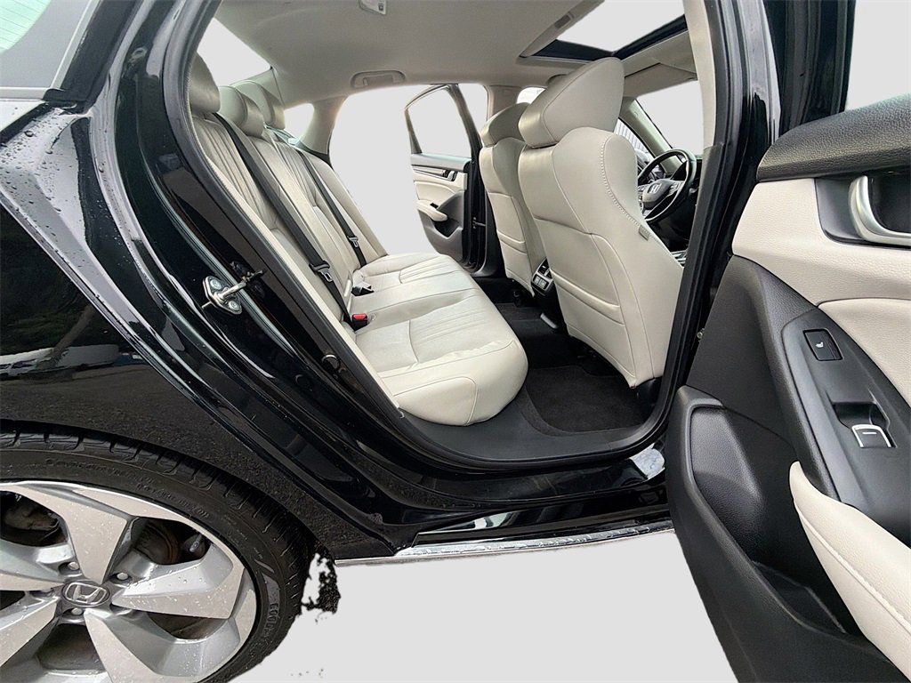 Used 2018 Honda Accord Touring image 28