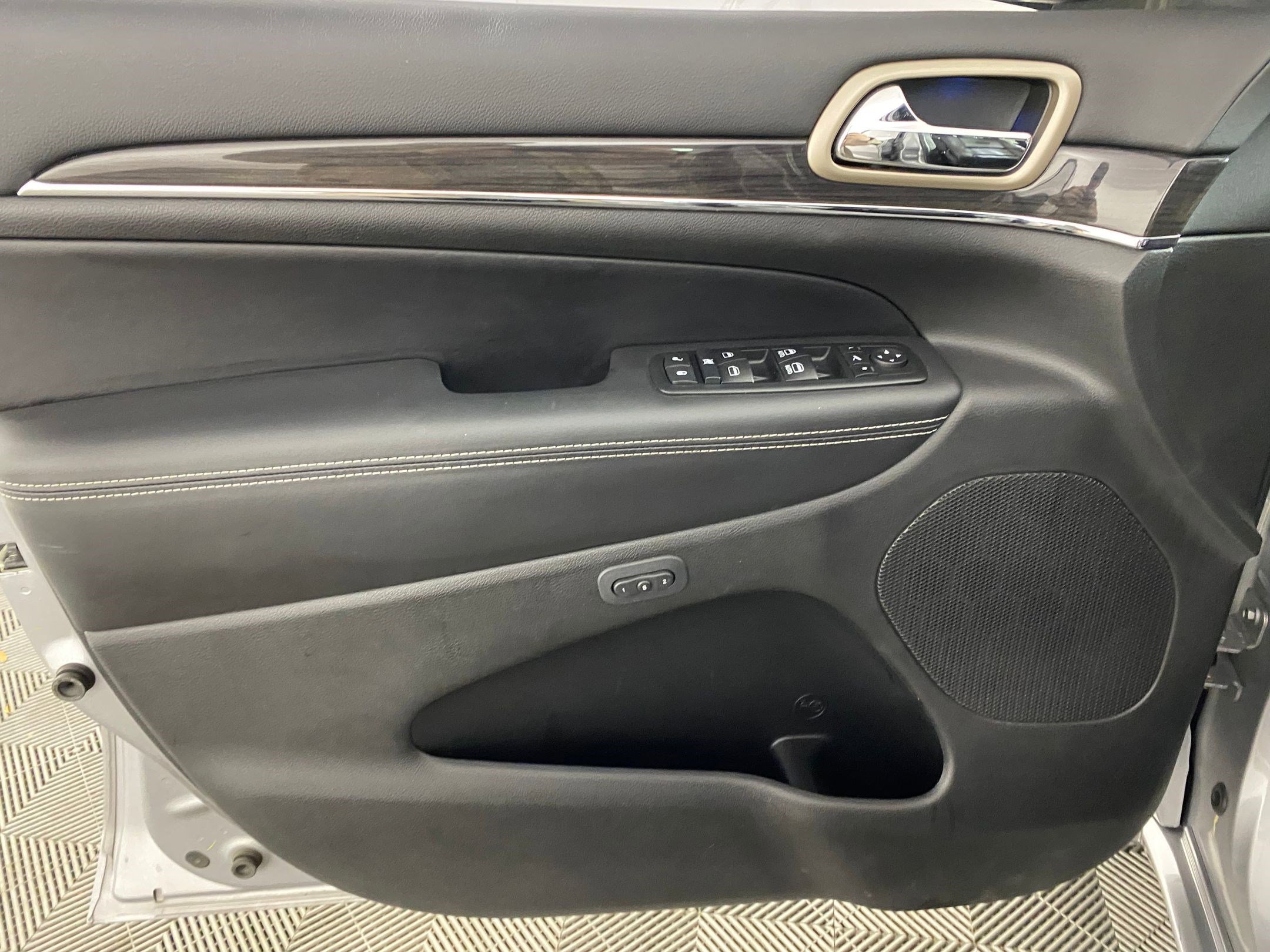 Used 2015 Jeep Grand Cherokee Overland image 11