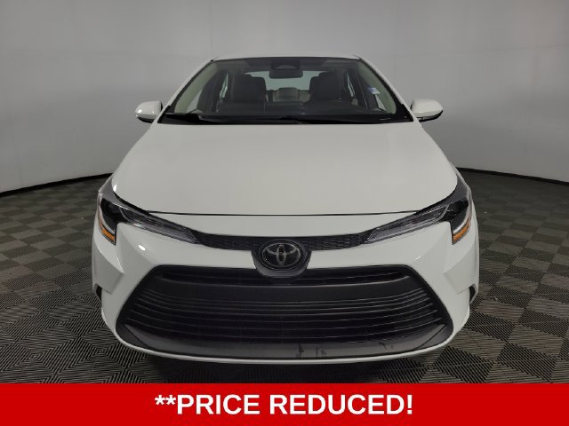 Used 2025 Toyota Corolla LE FWD image 2