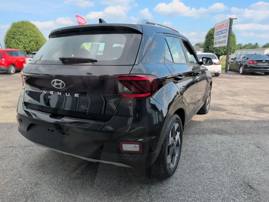 Used 2022 Hyundai Venue SEL FWD image 7