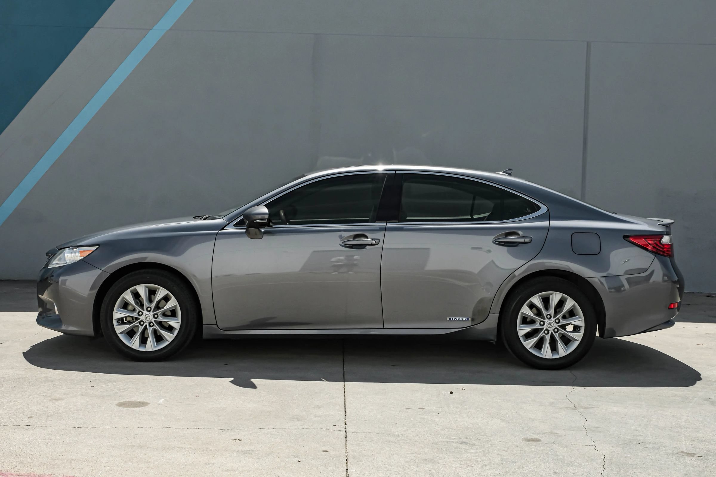 Used 2014 Lexus ES 300h w/ Luxury Package w/Bamboo Trim FWD image 11