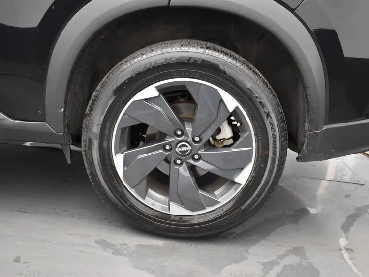 Used 2024 Nissan Rogue SV image 36