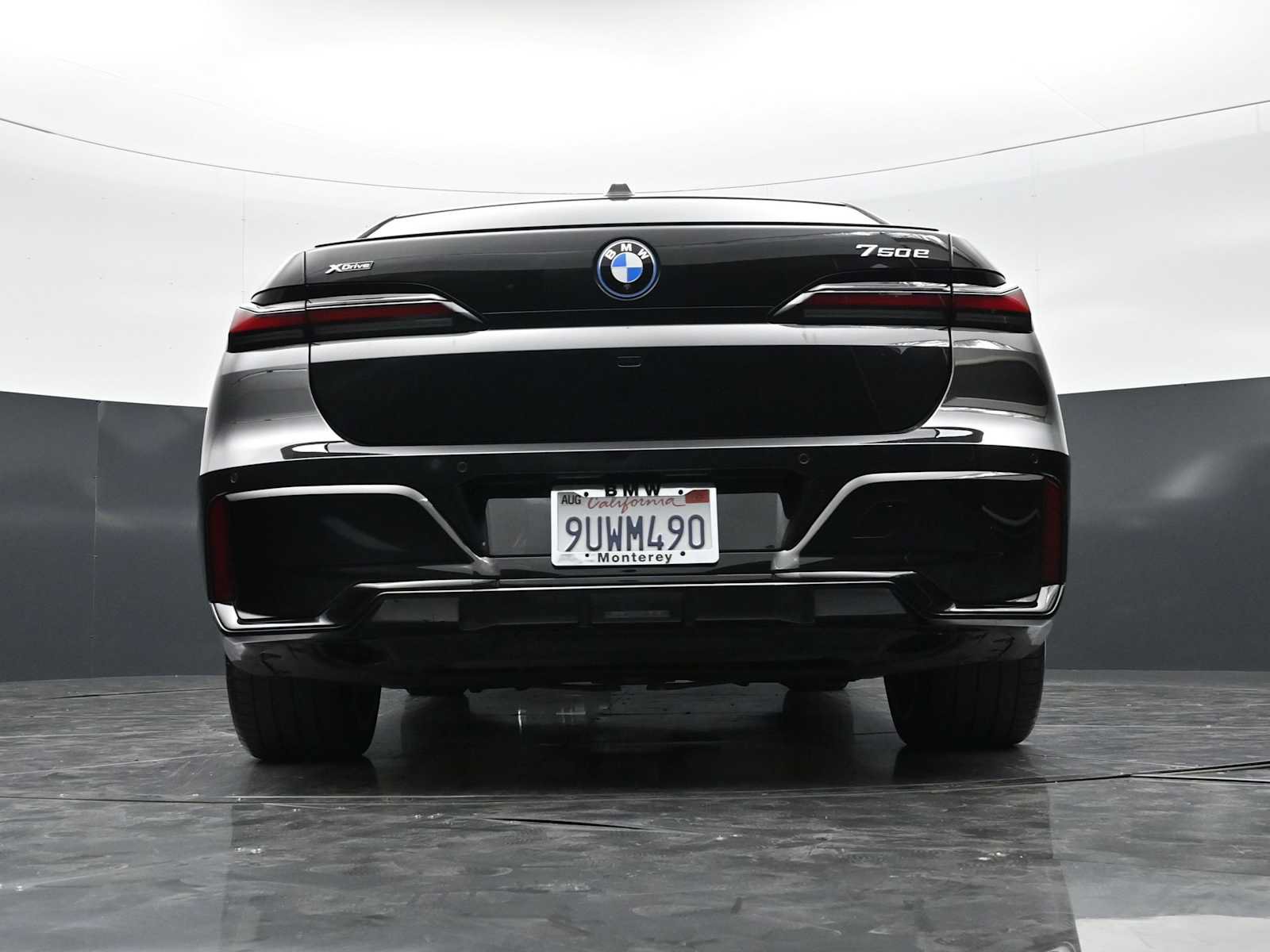 Used 2025 BMW 750e xDrive image 28