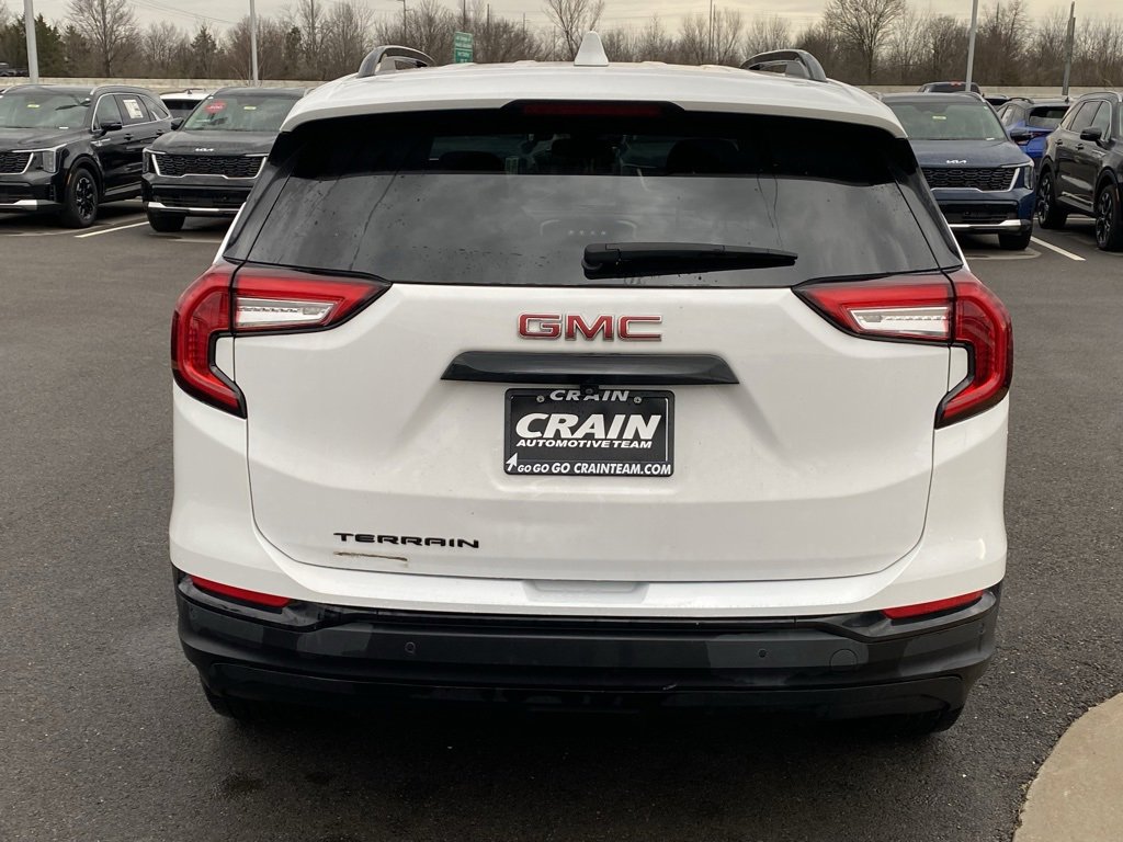 Used 2024 GMC Terrain SLE w/ Driver Convenience Package image 6