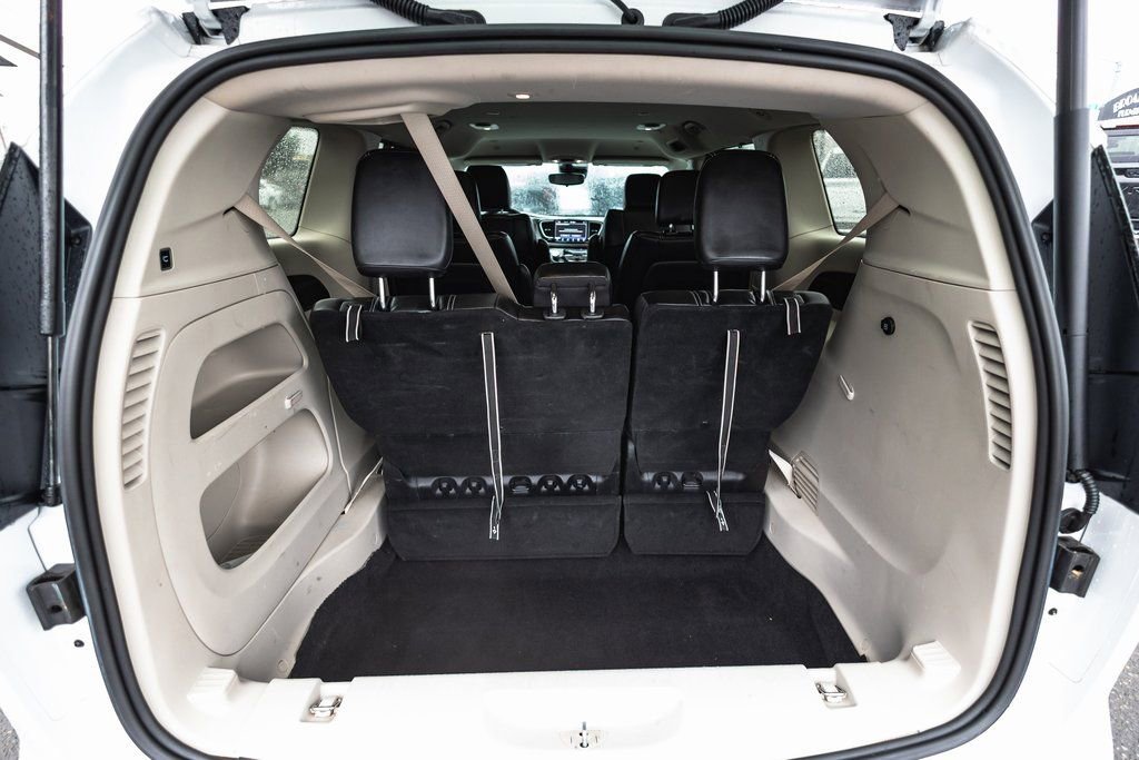 Used 2024 Chrysler Pacifica Touring-L image 38