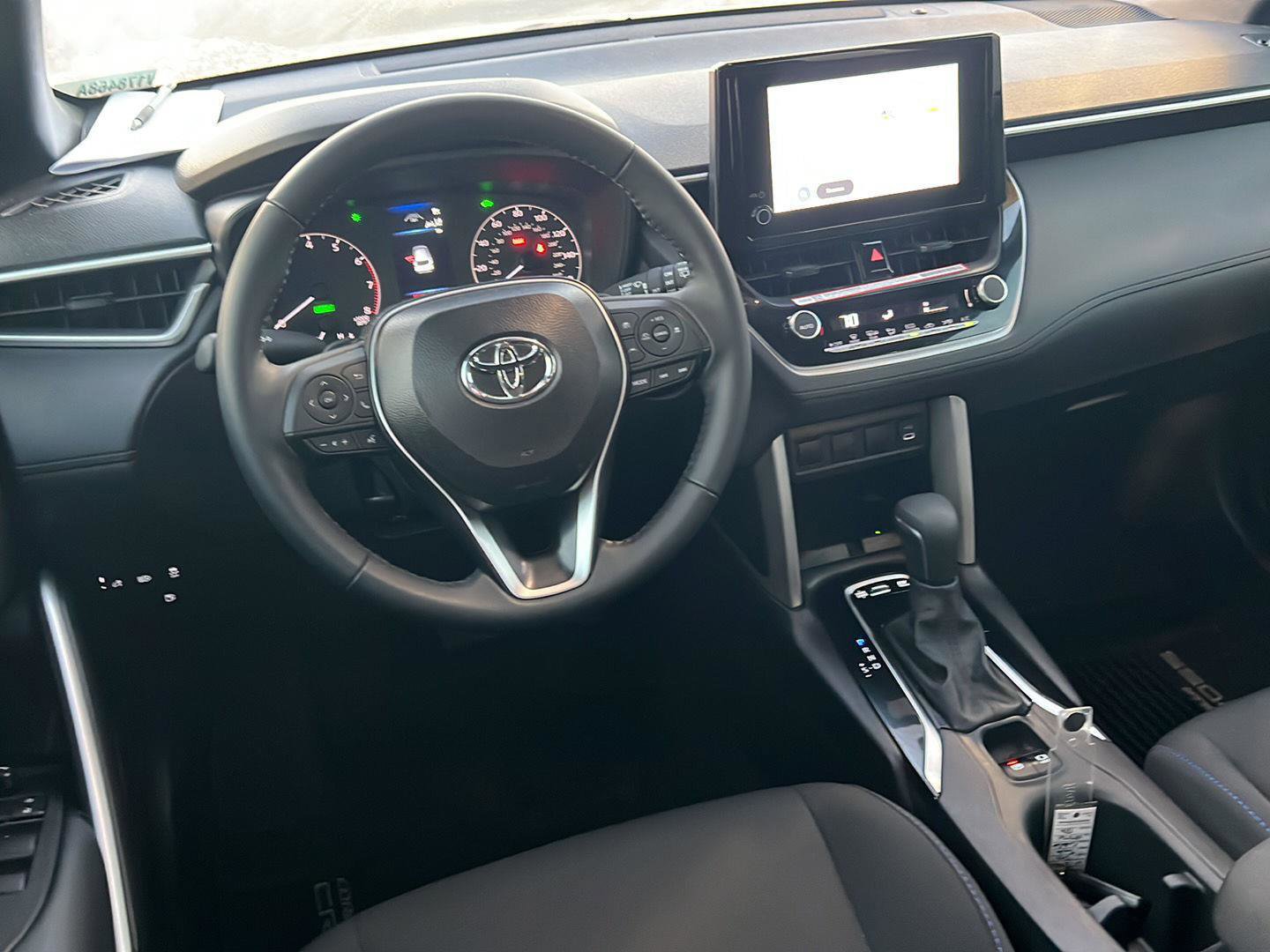Used 2025 Toyota Corolla Cross AWD Hybrid image 18