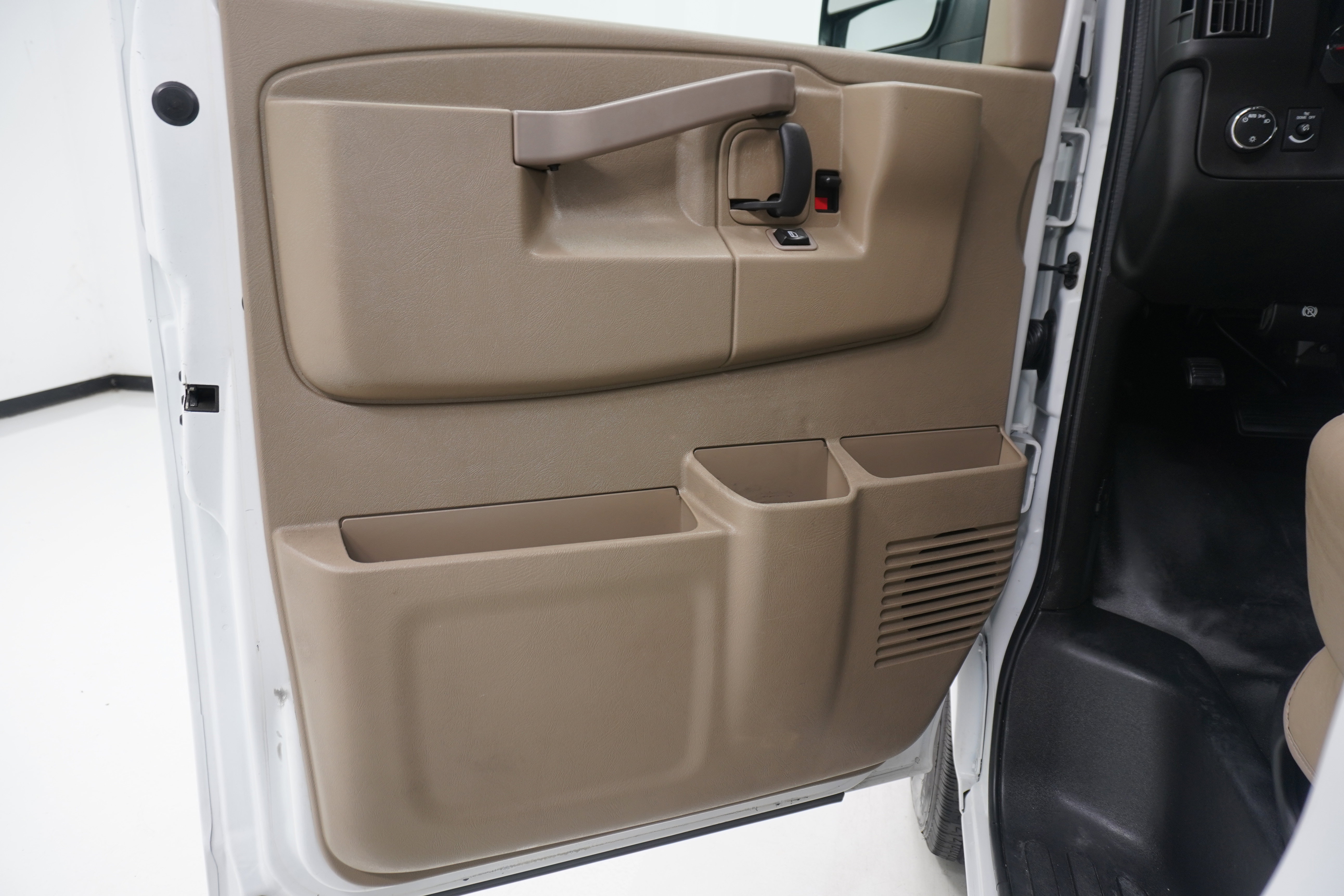 Used 2019 Chevrolet Express 2500 Extended w/ Driver Convenience Package RWD image 11