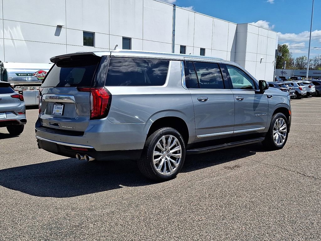 Used 2023 GMC Yukon XL Denali AWD/4WD image 9