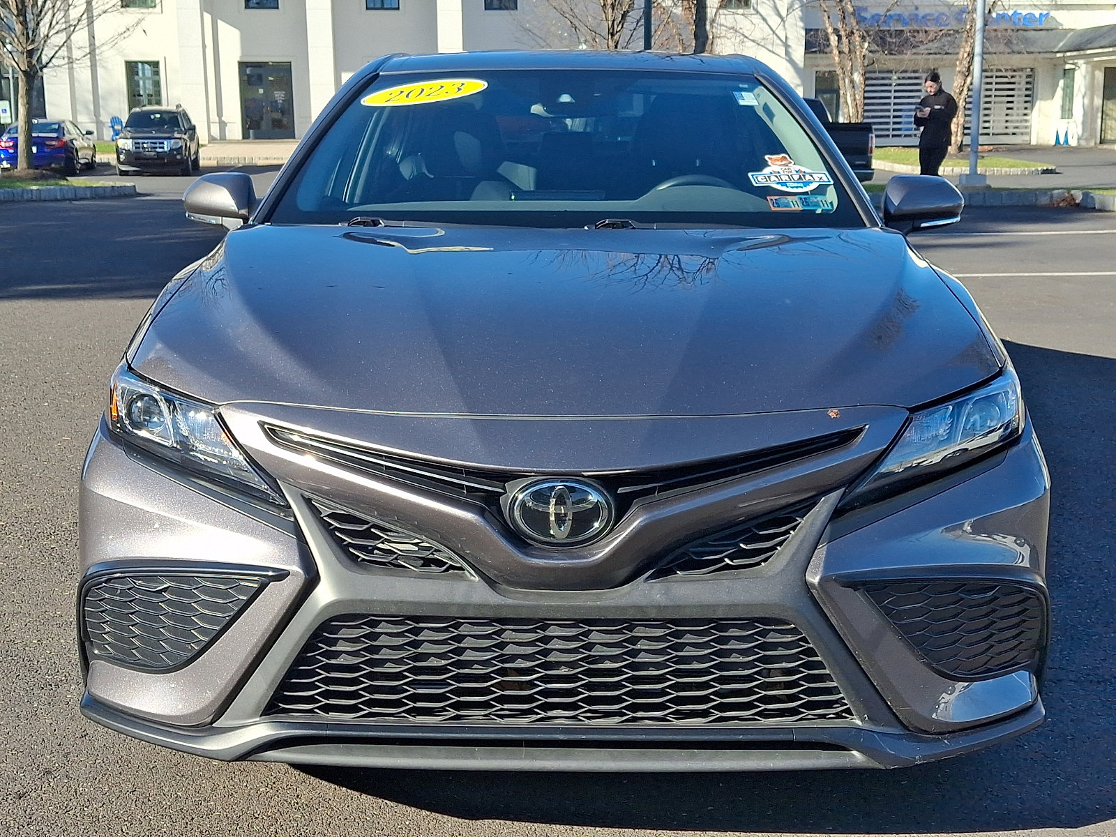 Used 2023 Toyota Camry SE image 2