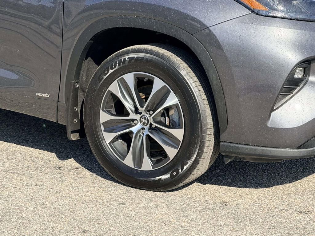 Used 2023 Toyota Highlander XLE image 26