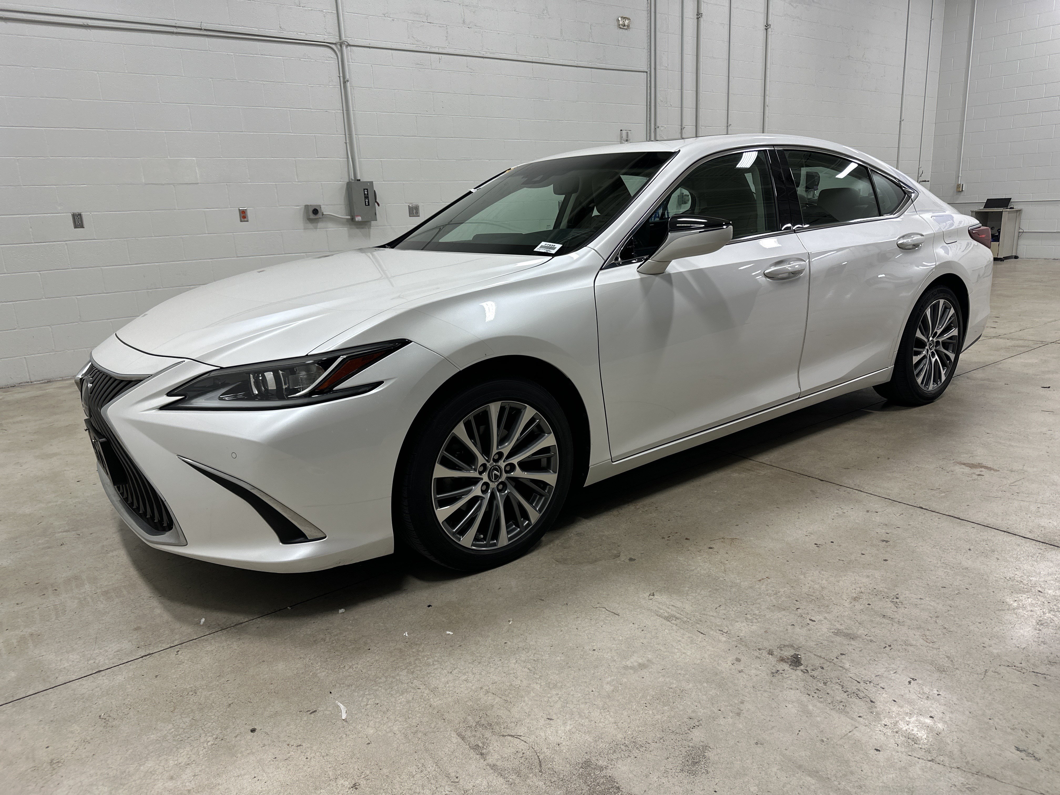 Used 2019 Lexus ES 350 w/ Premium Package FWD image 5