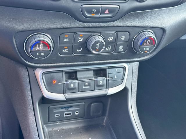 Used 2022 GMC Terrain SLT FWD image 32