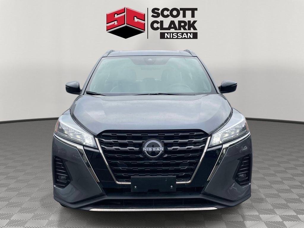 Used 2023 Nissan Kicks SR w/ SR Premium Package FWD image 2