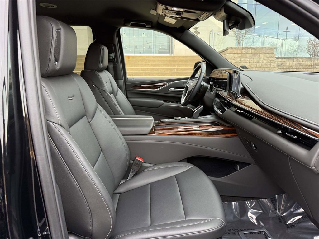 Used 2024 Cadillac Escalade Luxury image 16